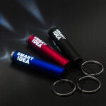 Brelok-latarka z podświetlanym logo LumiRing, niebieski - obrazek 5